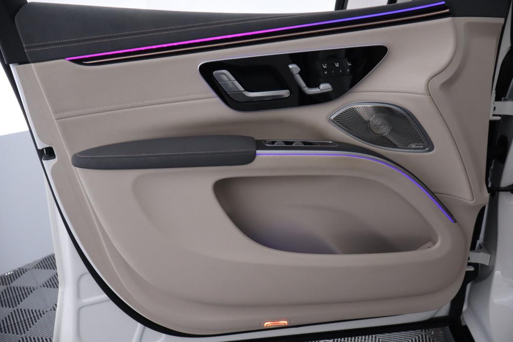 MERCEDES-BENZ EQS SUV 2023