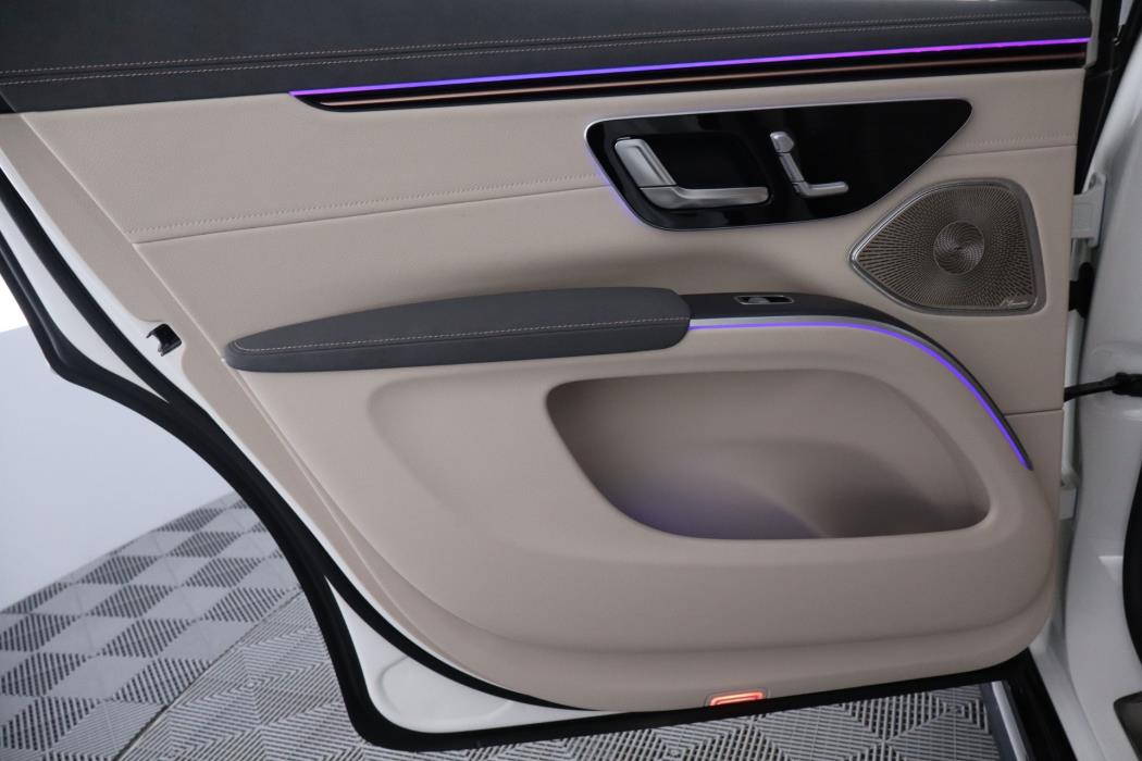 MERCEDES-BENZ EQS SUV 2023