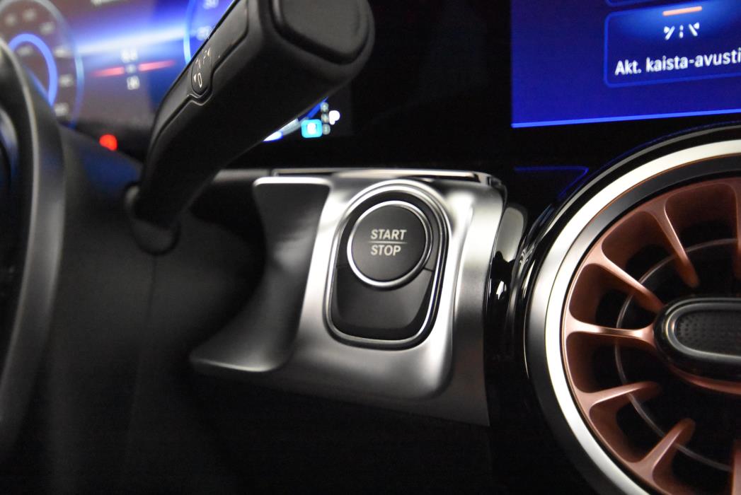 Mercedes-Benz EQB 2025