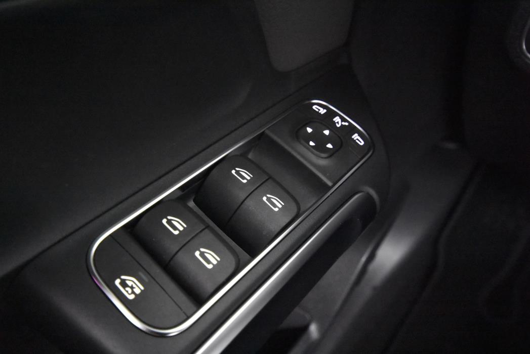 Mercedes-Benz EQB 2025