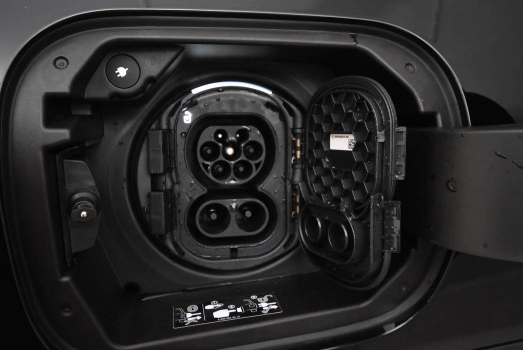 Mercedes-Benz EQB 2025