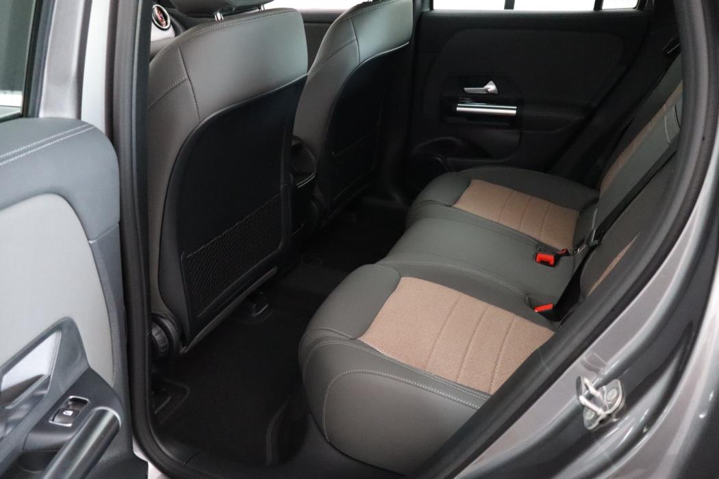 Mercedes-Benz EQA 2025