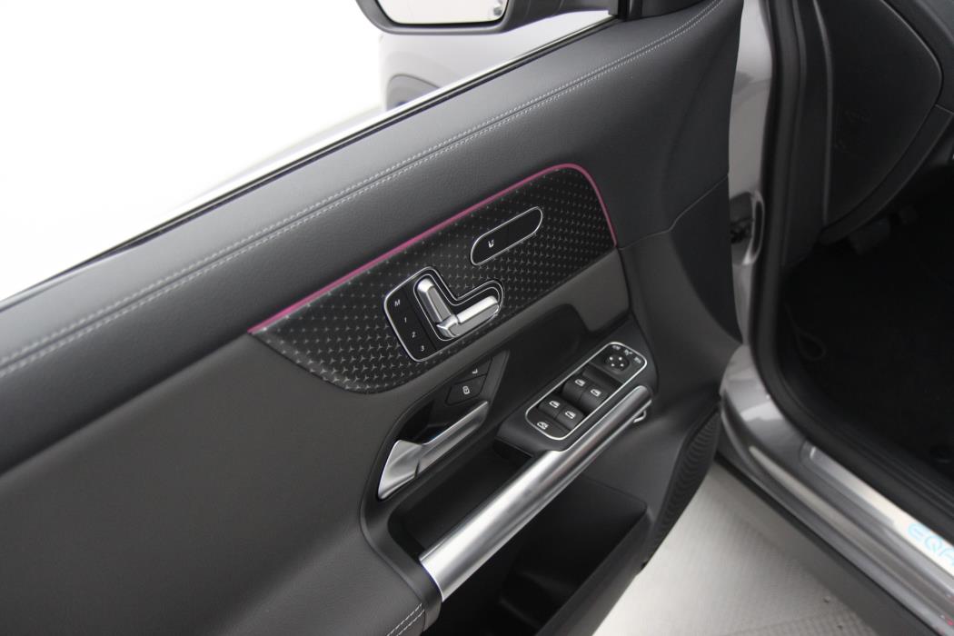 Mercedes-Benz EQA 2025