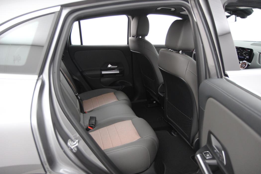 Mercedes-Benz EQA 2025