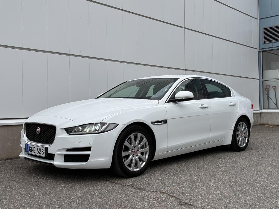 Jaguar XE 2018