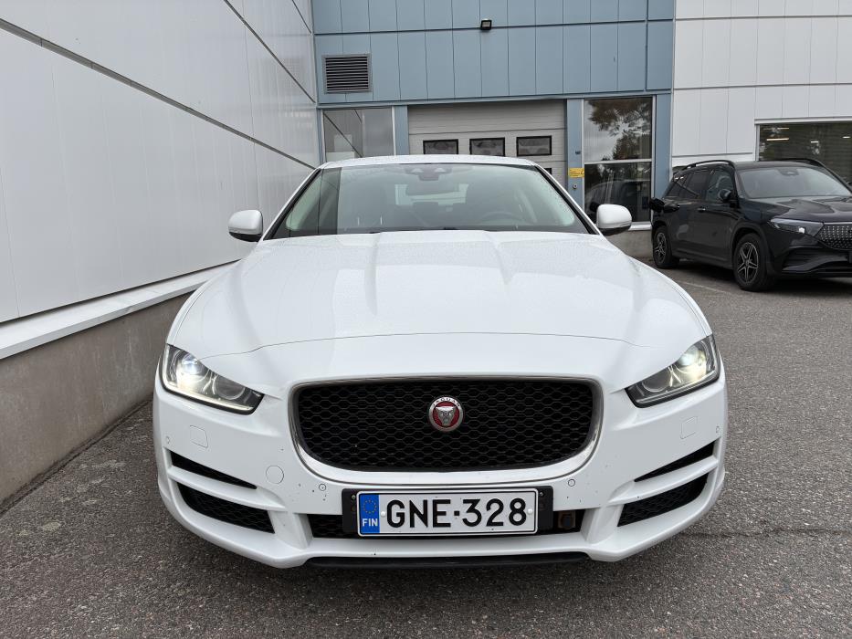 Jaguar XE 2018