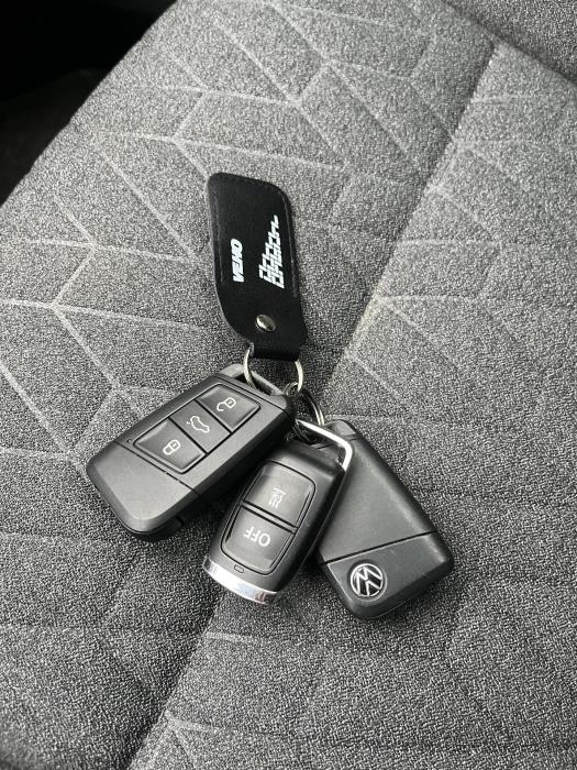 VOLKSWAGEN PASSAT 2023