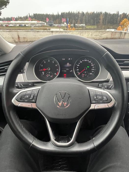VOLKSWAGEN PASSAT 2023