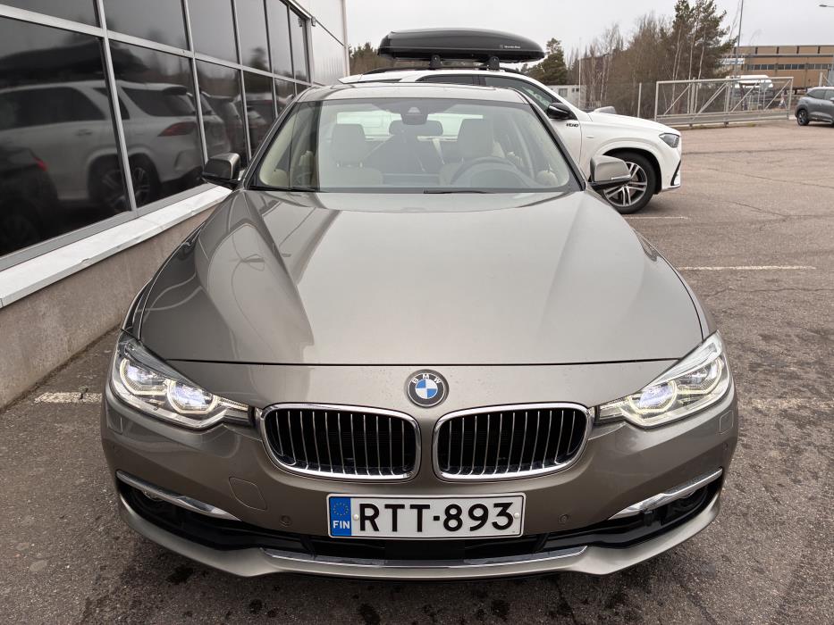 BMW 330 2018