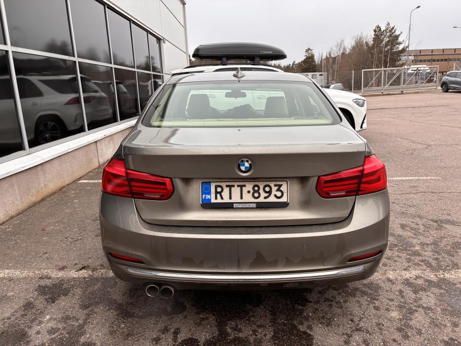 BMW 330 2018