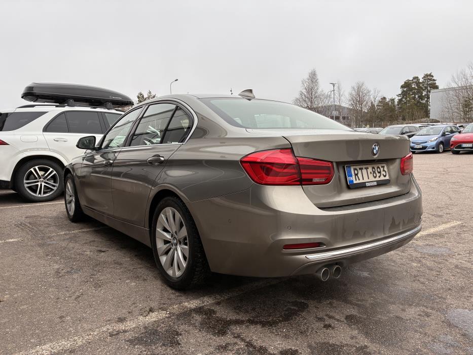 BMW 330 2018