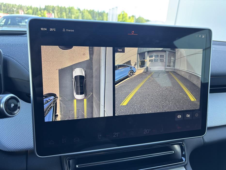 Polestar 4 2025