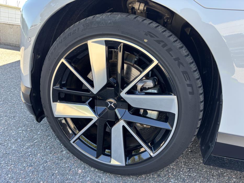 Polestar 4 2025