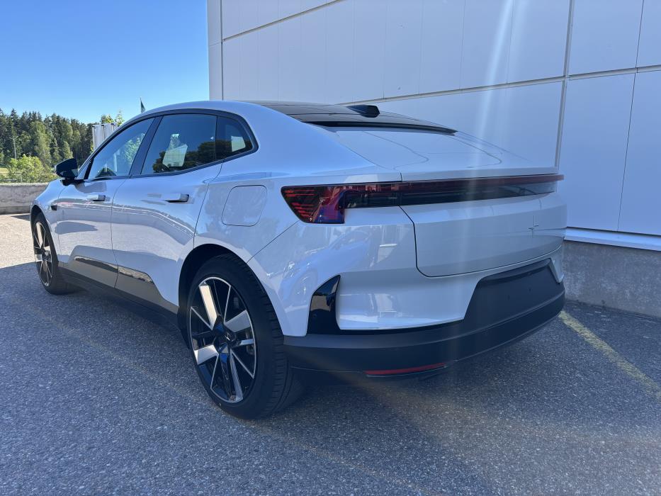 Polestar 4 2025