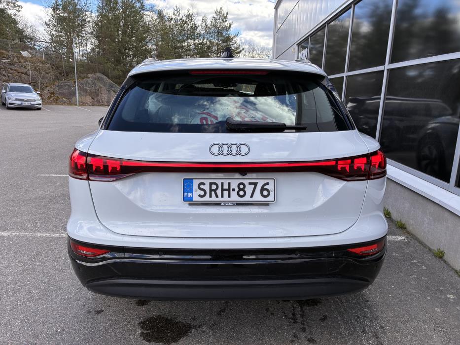 Audi Q6 e-tron 2024