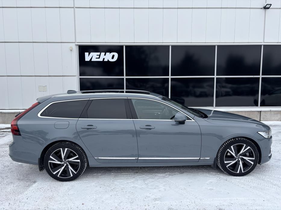 Volvo V90 2023