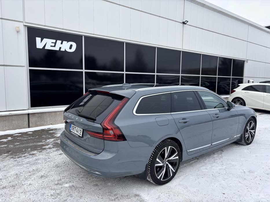 Volvo V90 2023