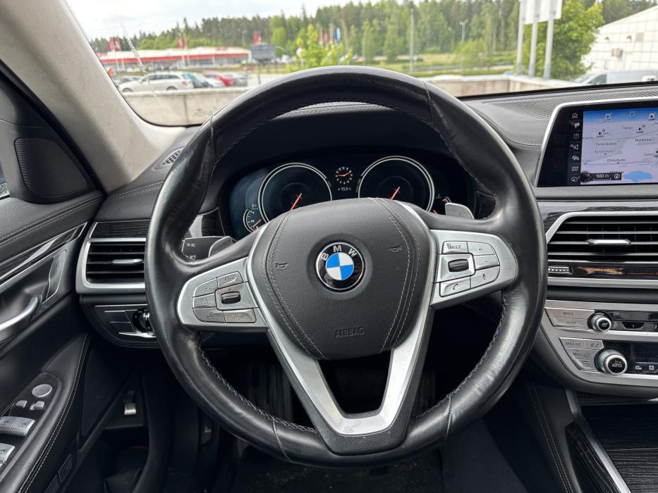 BMW 740 2016