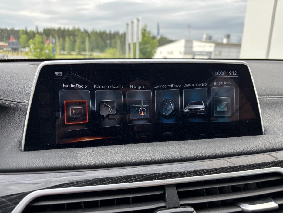 BMW 740 2016