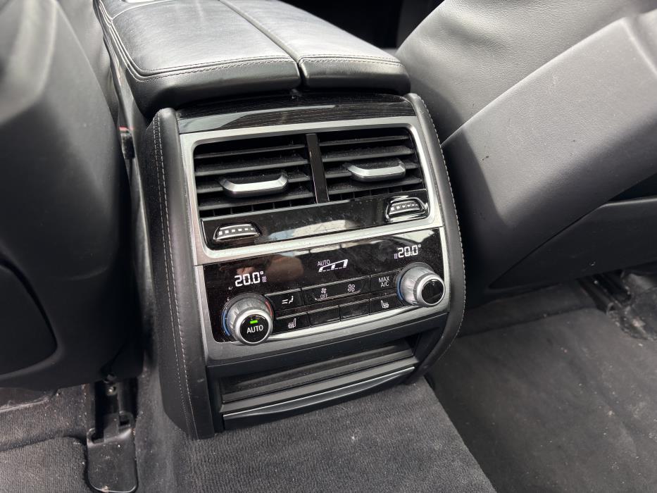 BMW 740 2016