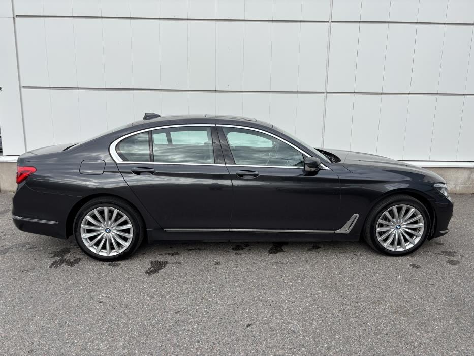 BMW 740 2016