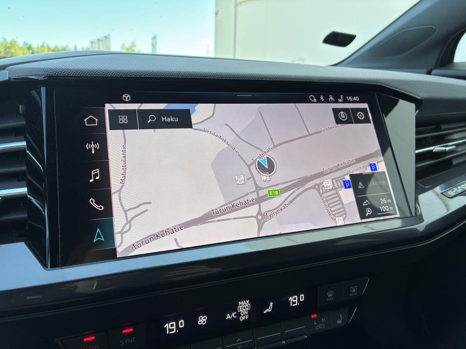 AUDI Q4 e-tron 2022