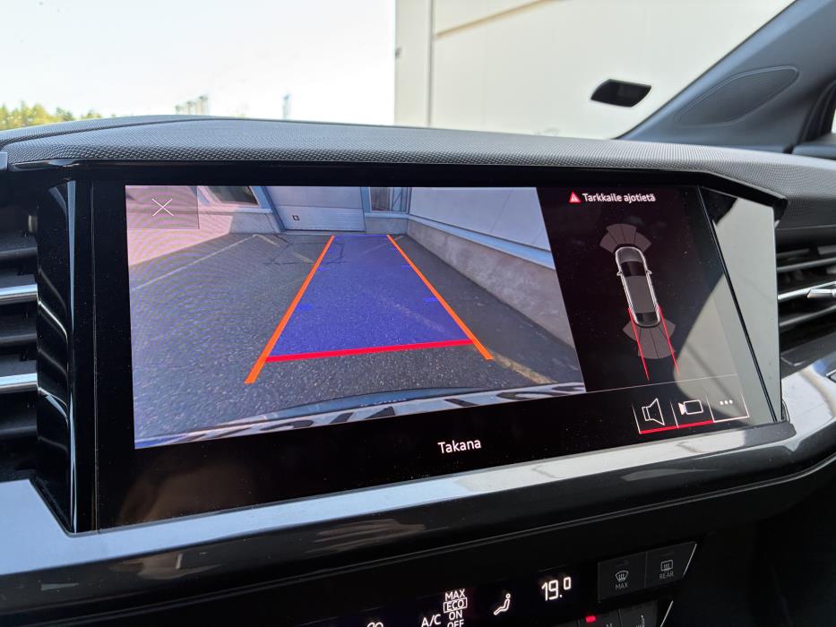 AUDI Q4 e-tron 2022