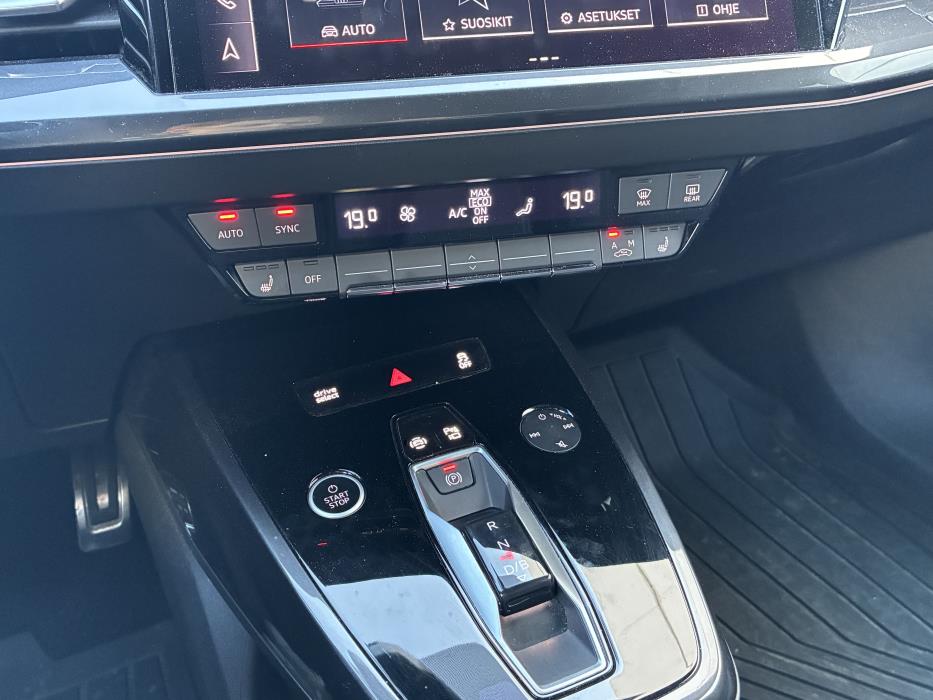 AUDI Q4 e-tron 2022