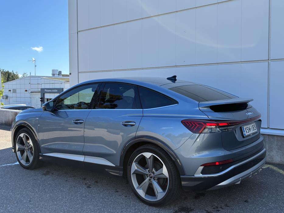 AUDI Q4 e-tron 2022