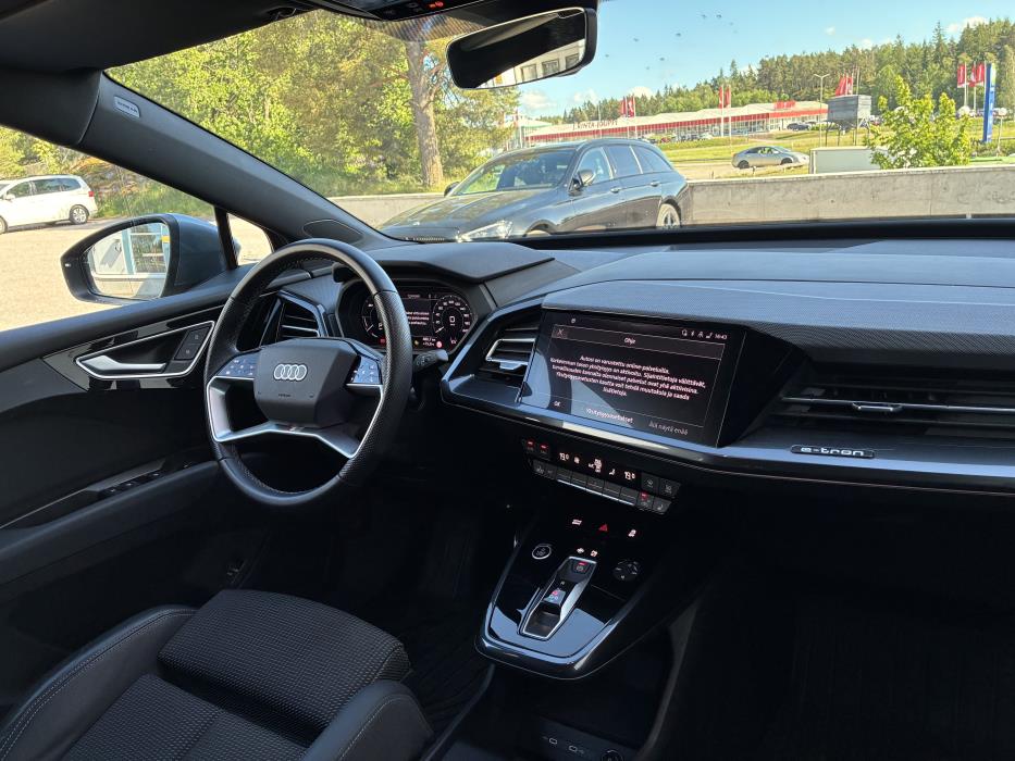 AUDI Q4 e-tron 2022