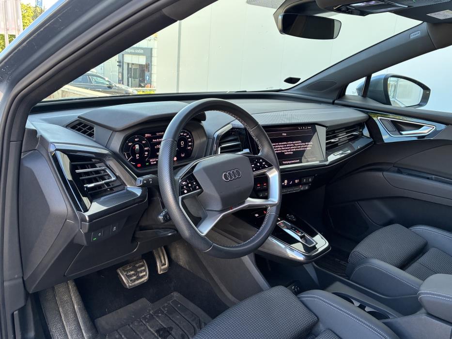 AUDI Q4 e-tron 2022