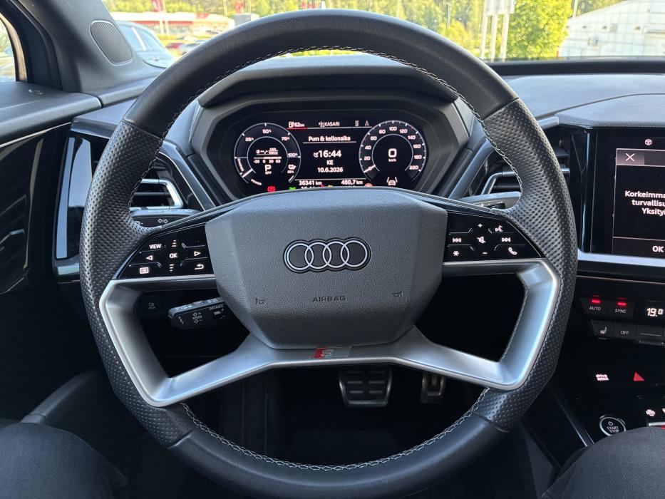 AUDI Q4 e-tron 2022