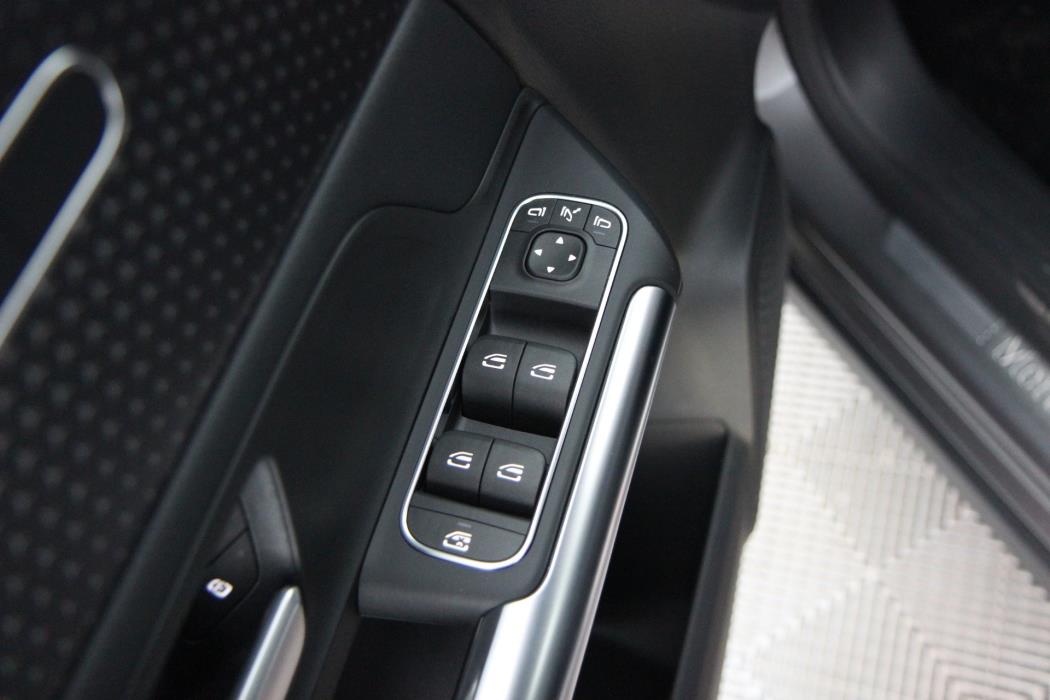 Mercedes-Benz GLA 2025