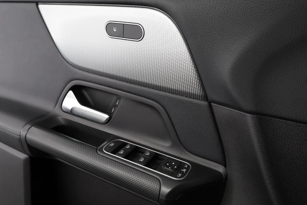 MERCEDES-BENZ GLB 2020