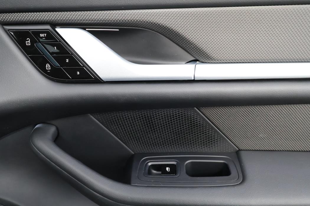 PORSCHE TAYCAN 2020