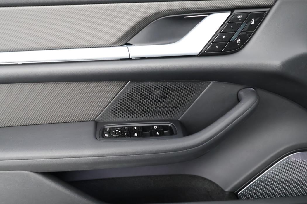 PORSCHE TAYCAN 2020