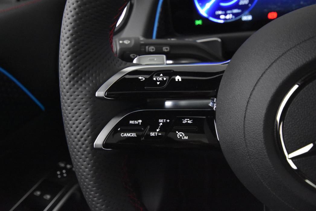 Mercedes-Benz EQB 2024