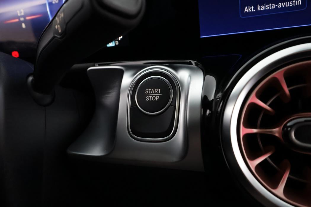 Mercedes-Benz EQB 2025