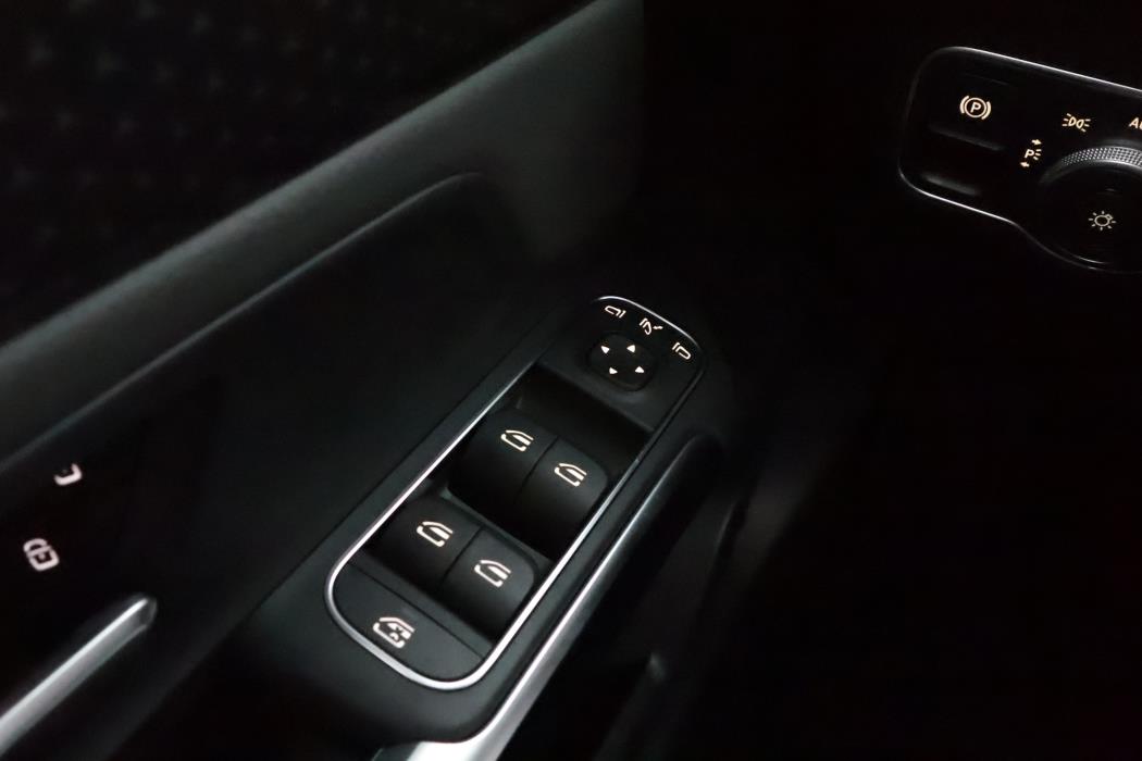 Mercedes-Benz EQB 2025