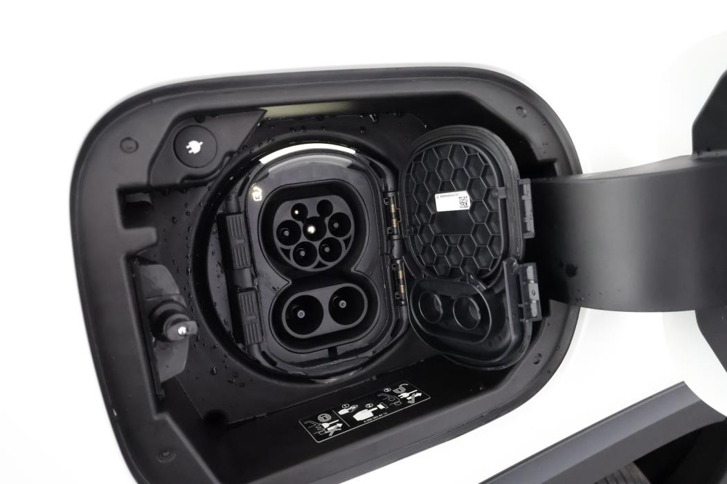 Mercedes-Benz EQB 2025