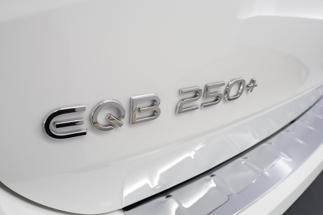 Mercedes-Benz EQB 2025