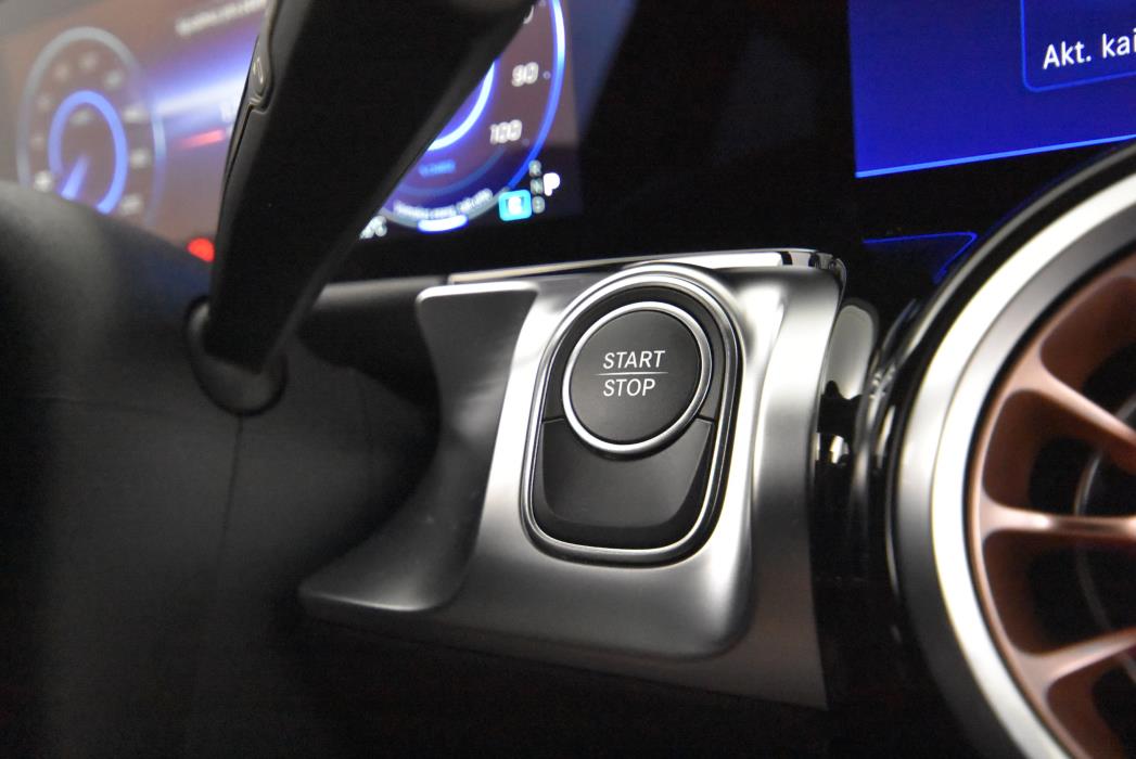 Mercedes-Benz EQB 2025