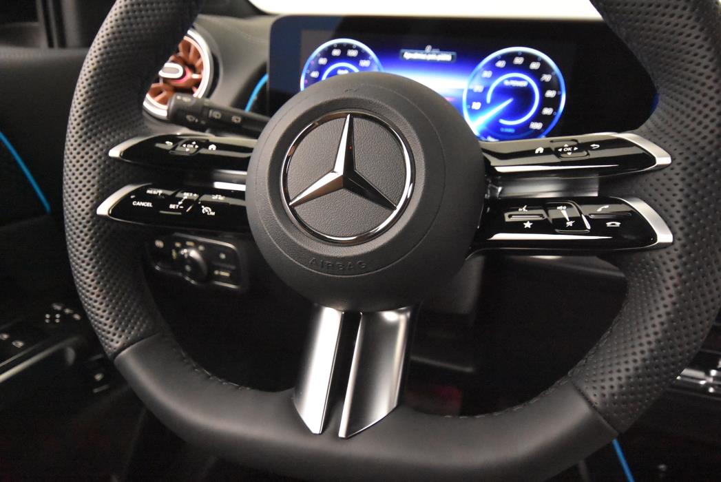 Mercedes-Benz EQB 2025