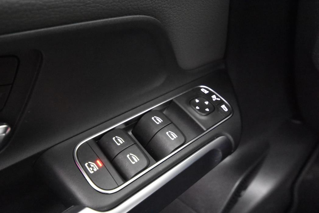 Mercedes-Benz EQB 2025