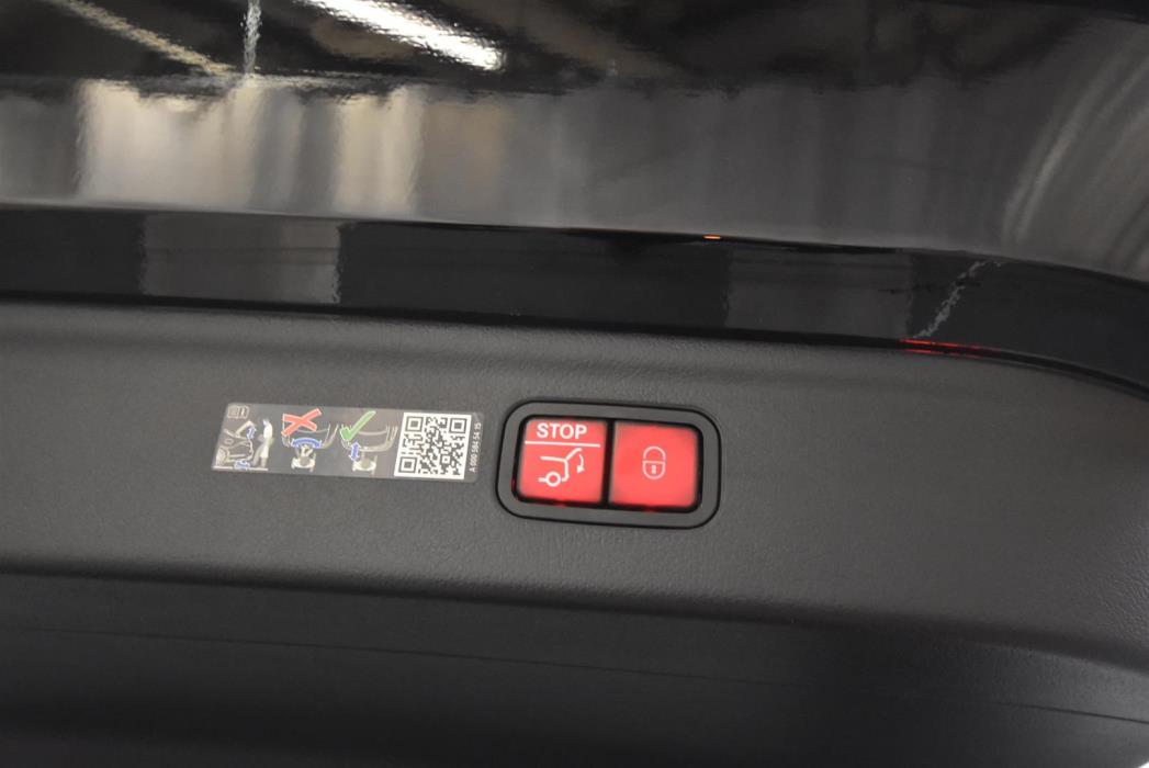 Mercedes-Benz EQE SUV 2025