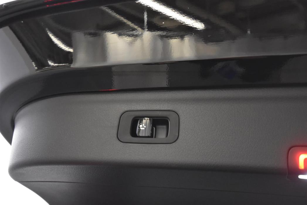 Mercedes-Benz EQE SUV 2025