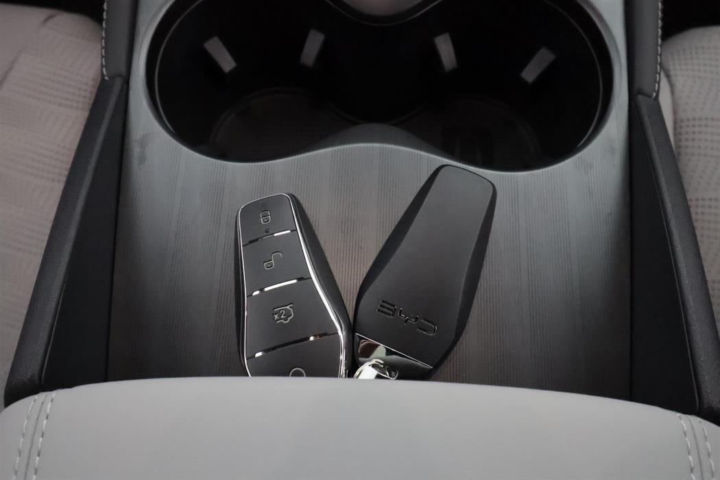 BYD Seal 6 DM-i 2025