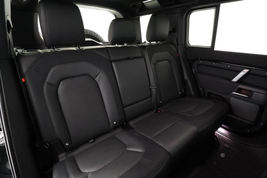 Land Rover Defender 2022