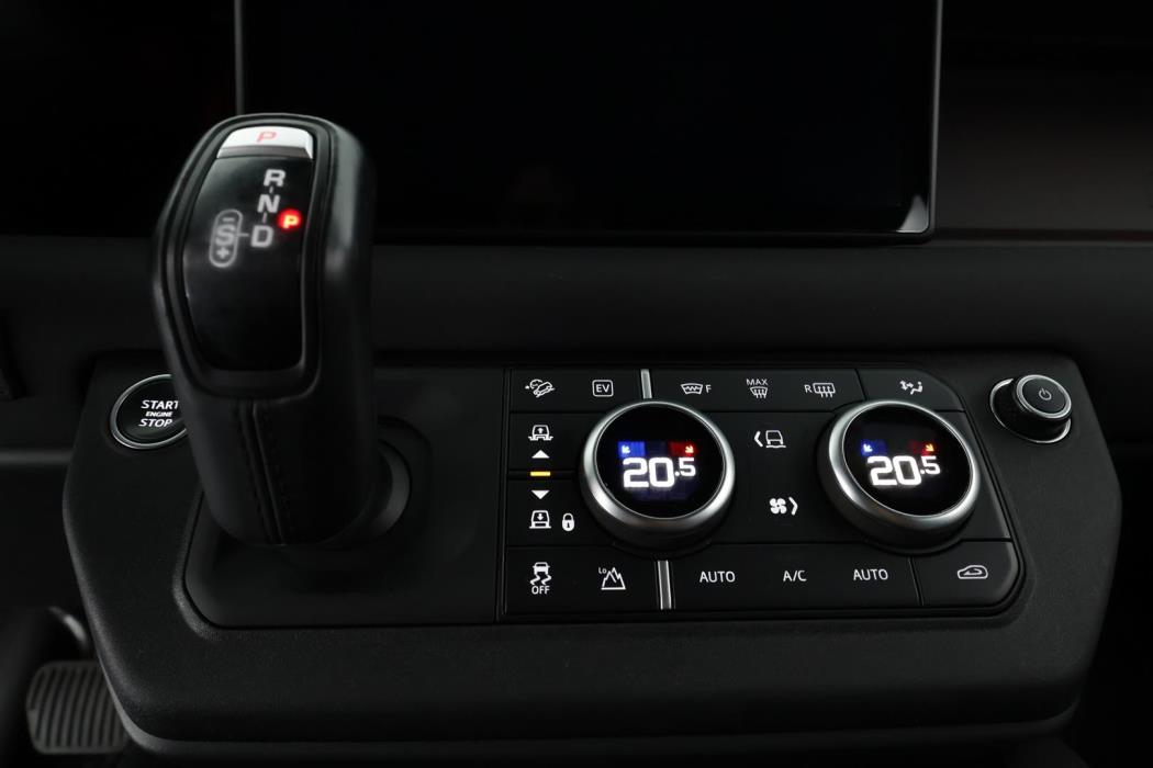 Land Rover Defender 2022