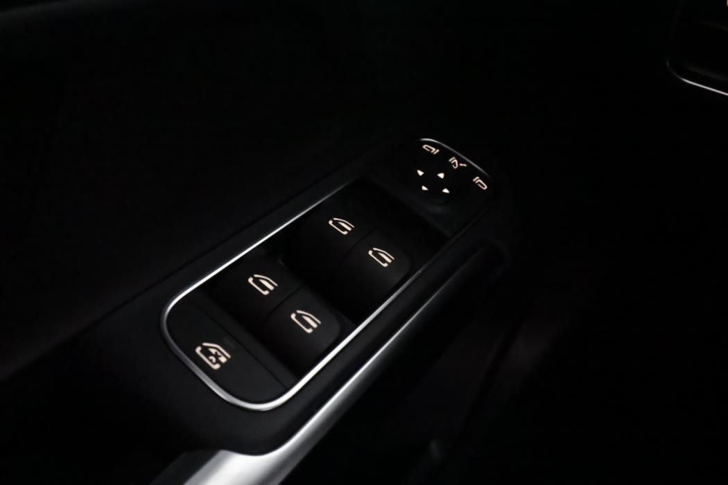 Mercedes-Benz EQB 2025